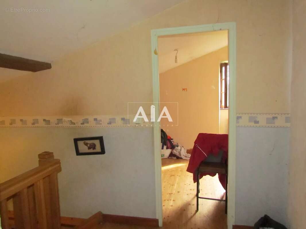 Maison à LES ADJOTS