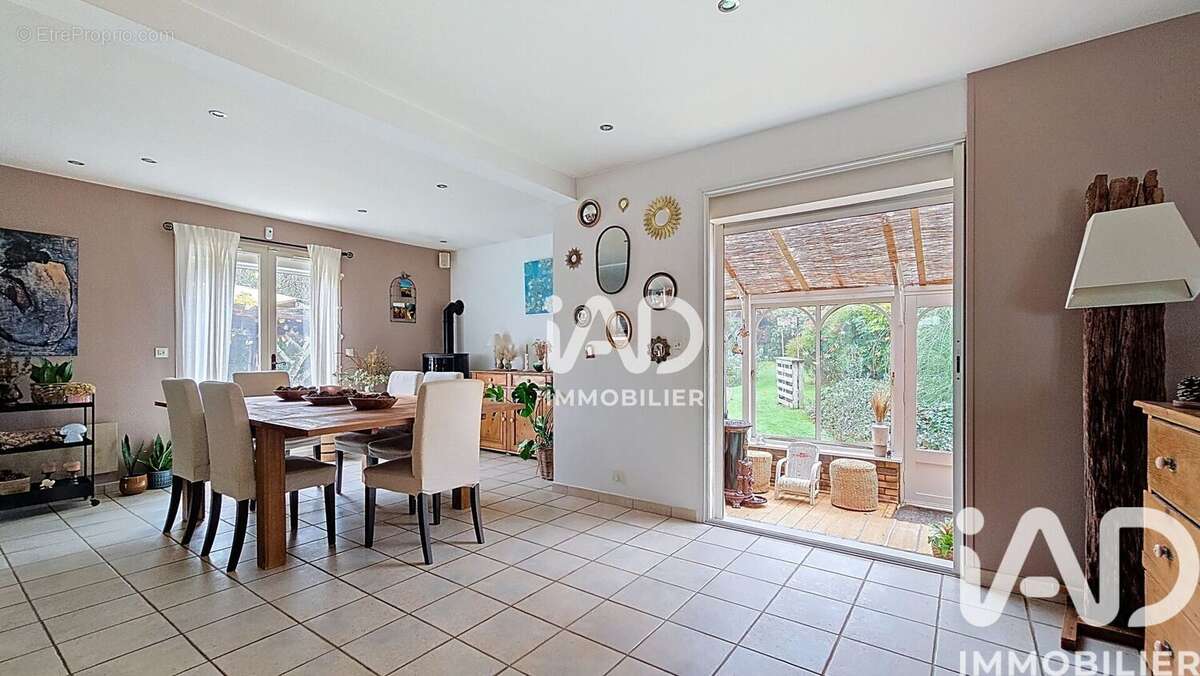 Photo 8 - Maison à LE COUDRAY-MONTCEAUX