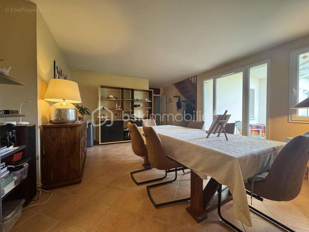 Appartement à MAGNY-LE-HONGRE