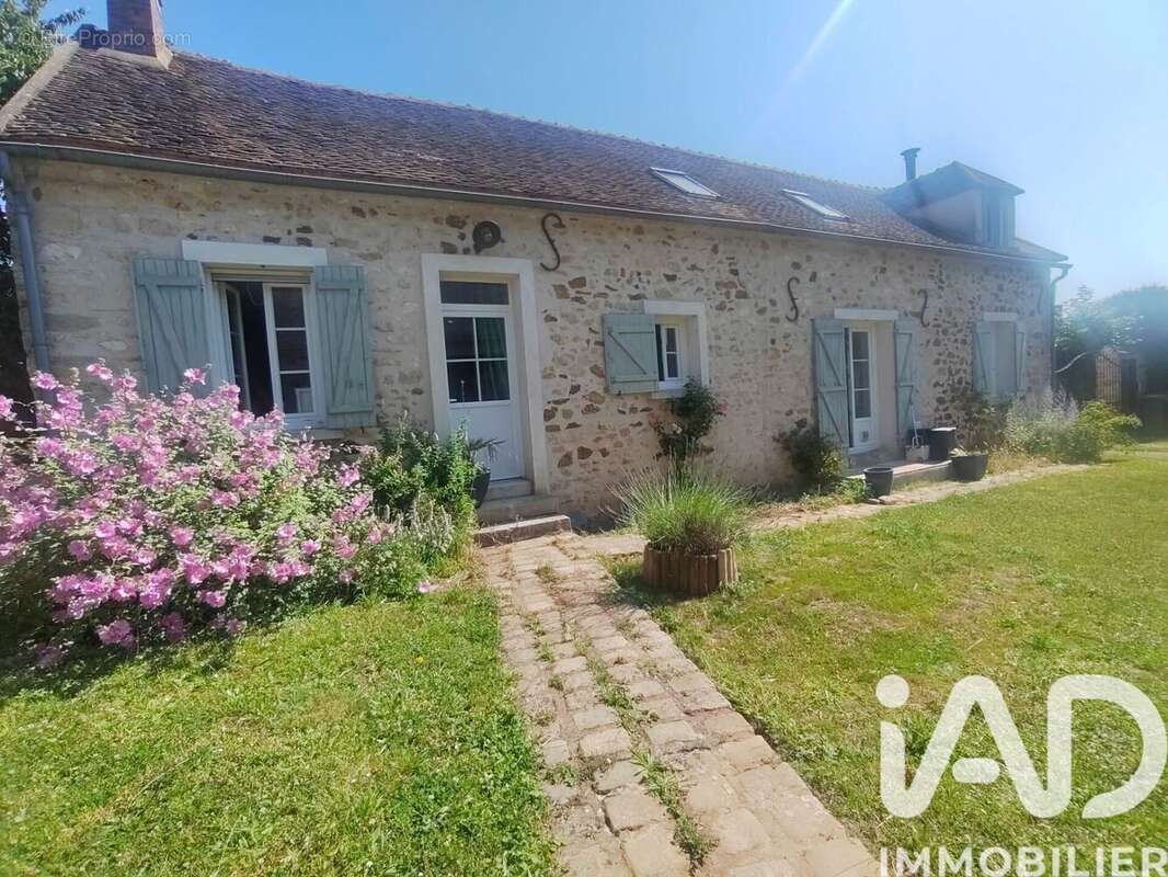 Maison 130 m² à La Brosse-Montceaux  - photo 6