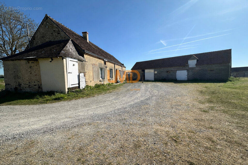 Maison à SARGE-SUR-BRAYE