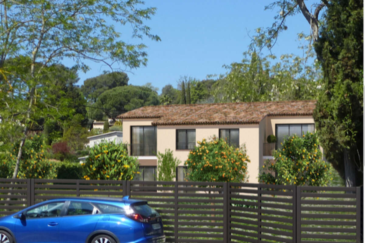 Terrain à MANDELIEU-LA-NAPOULE