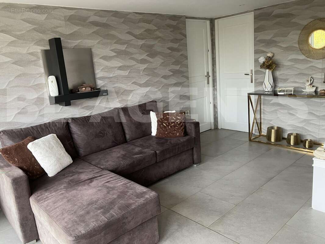 IMG_7920 - Maison à SAINT-JEAN-LES-DEUX-JUMEAUX