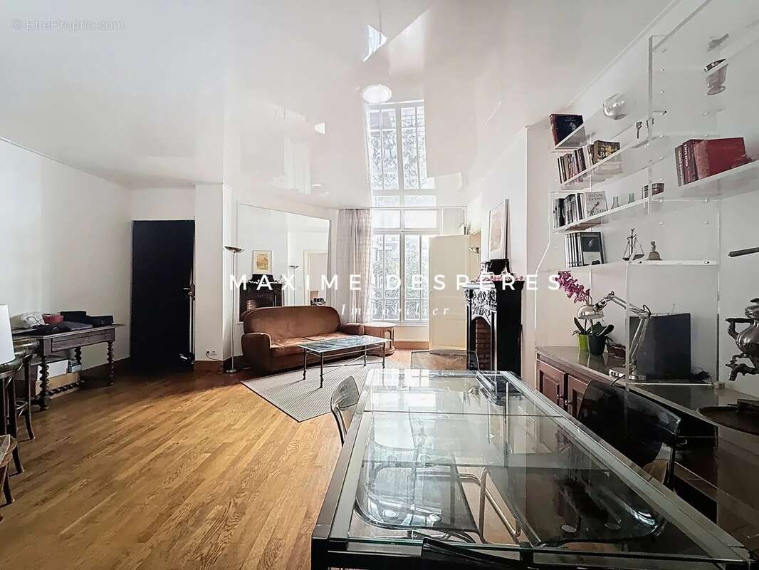 Appartement à PARIS-16E