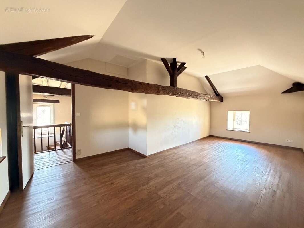 Charmante propriété de caractère avec plus de 2 hectares, grange, cave voûtée et dépendance aménageable à proximité de Ruffec - photo 13