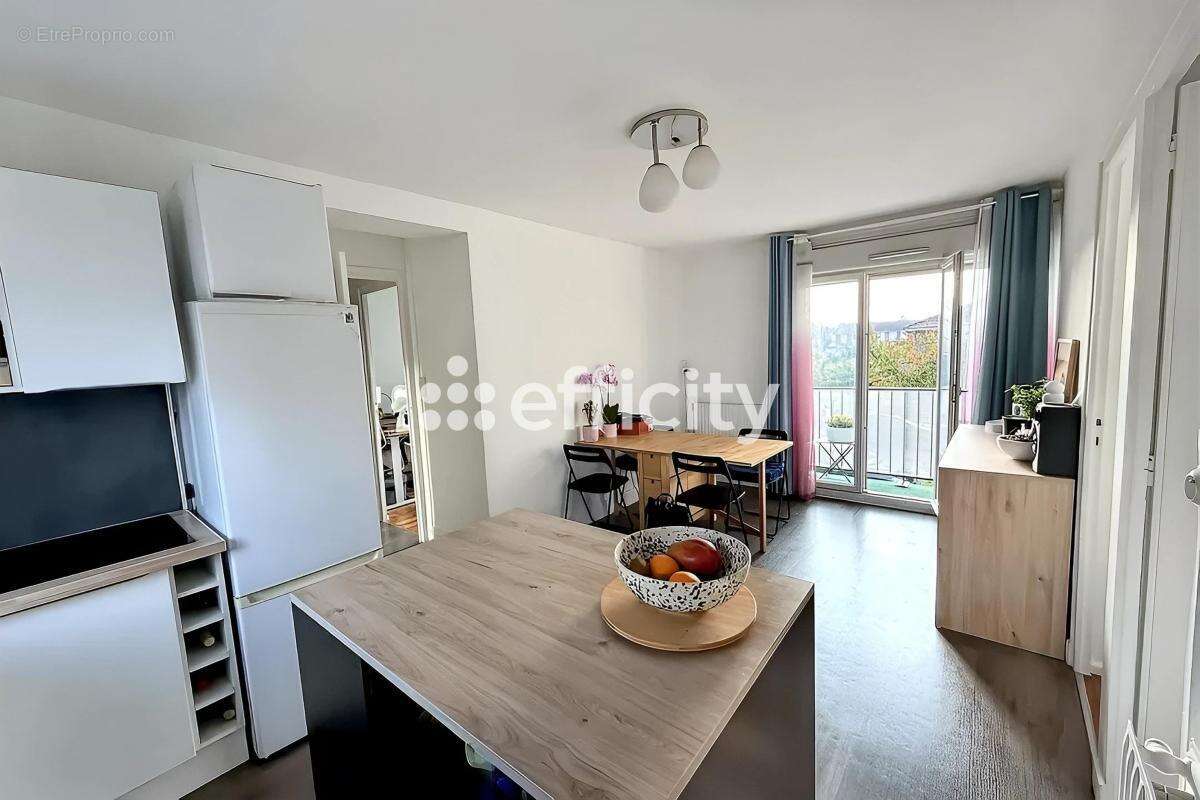 Appartement à DECINES-CHARPIEU