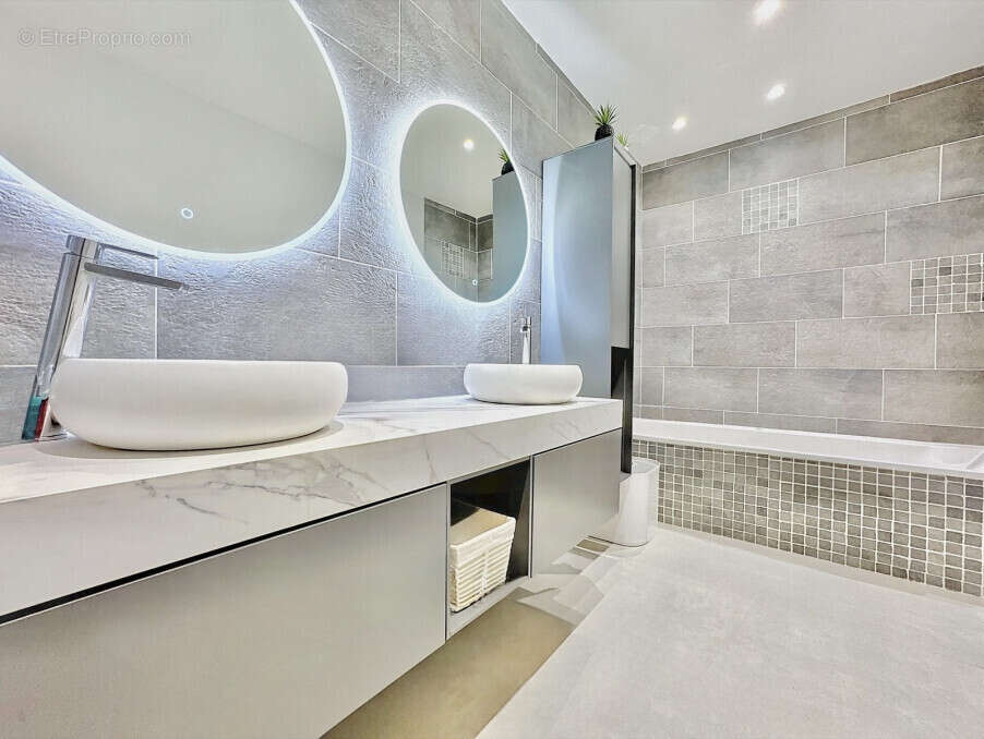 Maison à ETREMBIERES