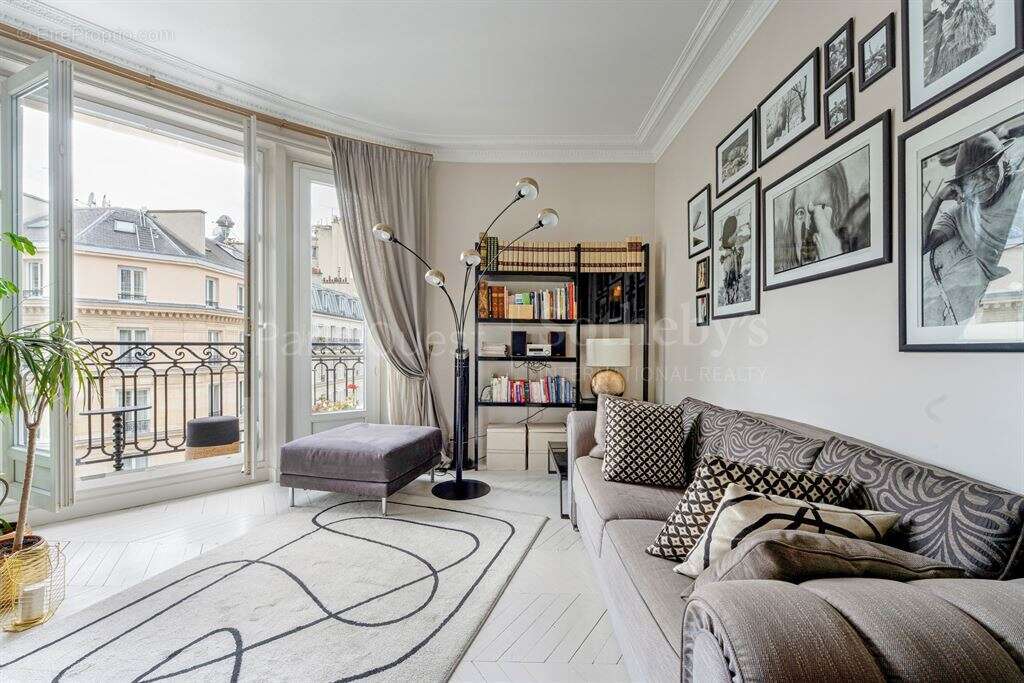 Appartement à PARIS-16E