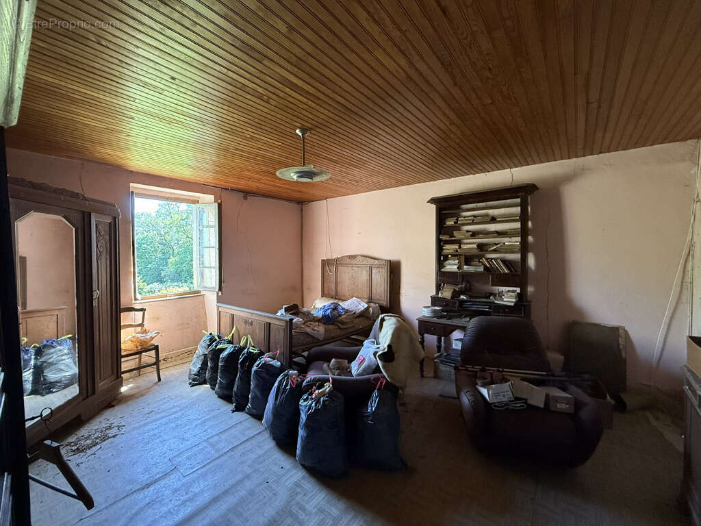 Maison à JOUQUEVIEL