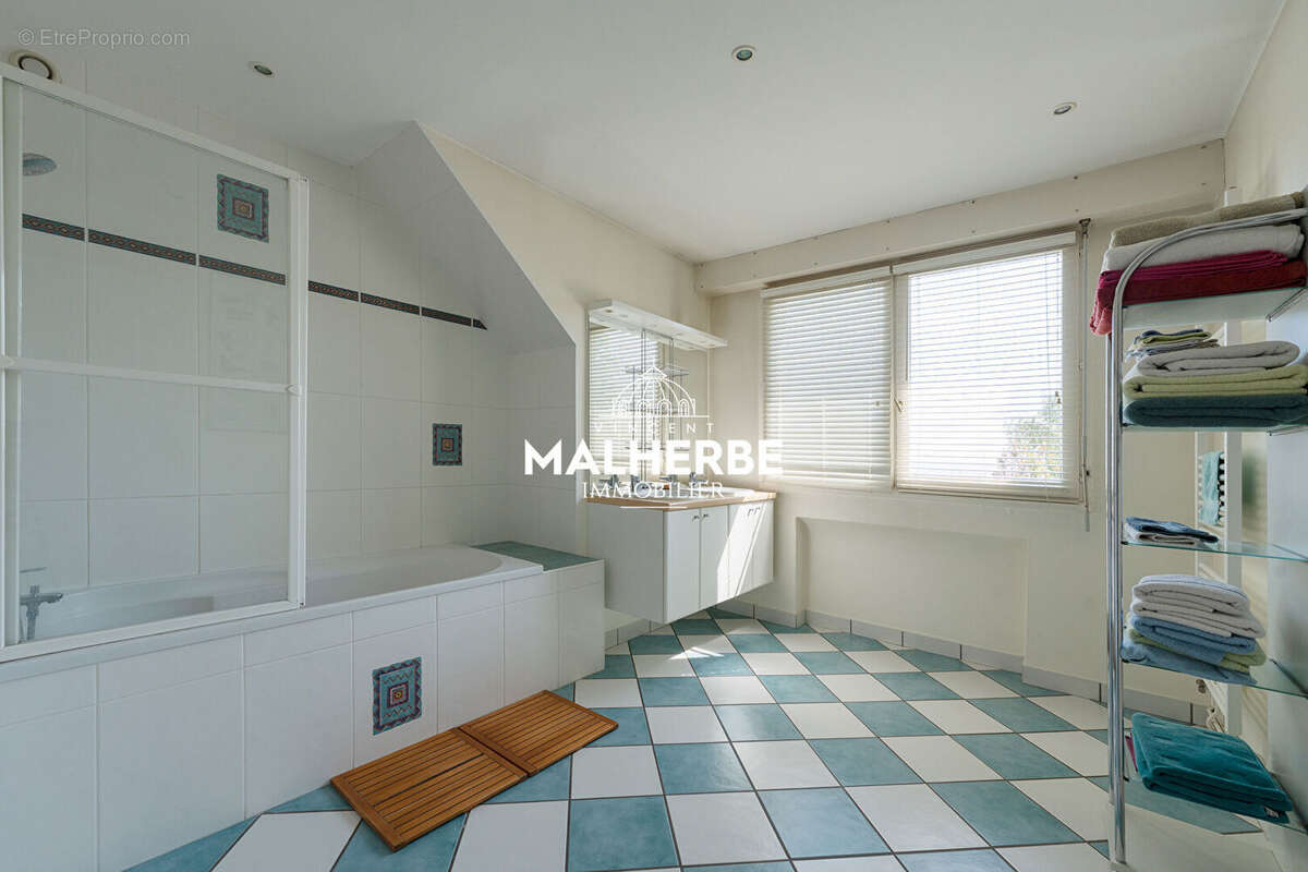 Sur les hauteurs : tres belle maison independante et familiale - photo 15