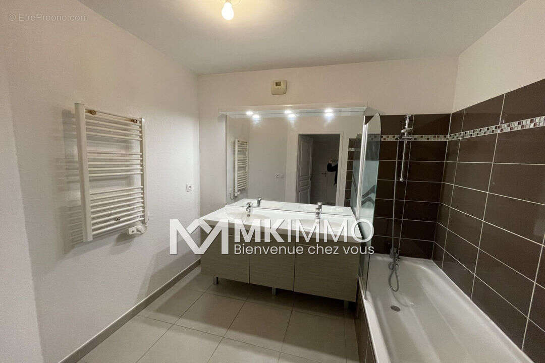 Appartement à SAINT-LAURENT-DU-VAR