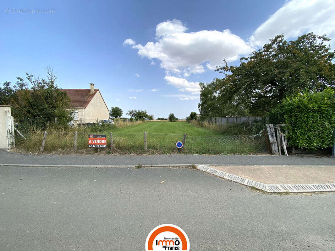 Terrain à LE PLESSIS-GROHAN