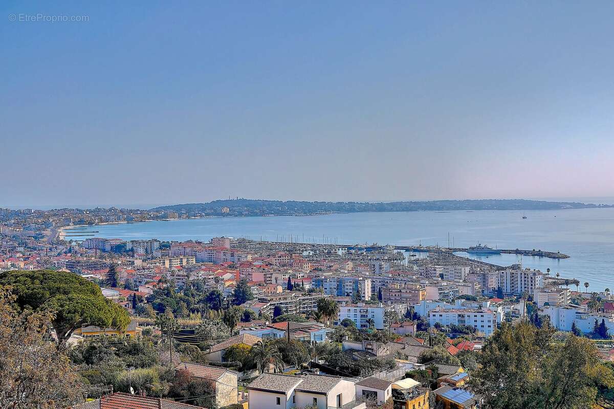 Appartement à VALLAURIS