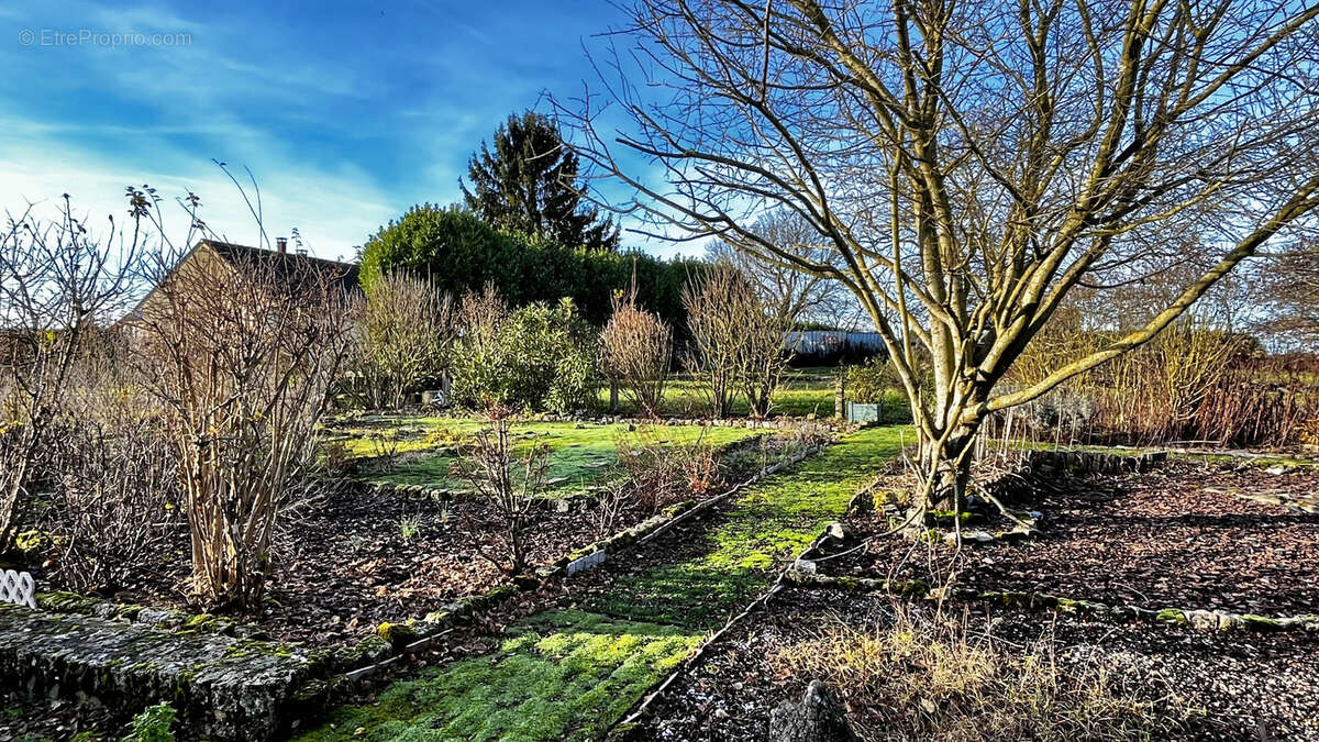 Maison à LA CHAPELLE-SAINT-SULPICE