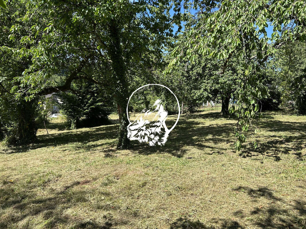 Terrain à LONGEVILLE-LES-SAINT-AVOLD