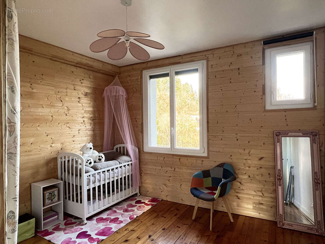 Maison à SAINT-GENES-CHAMPANELLE