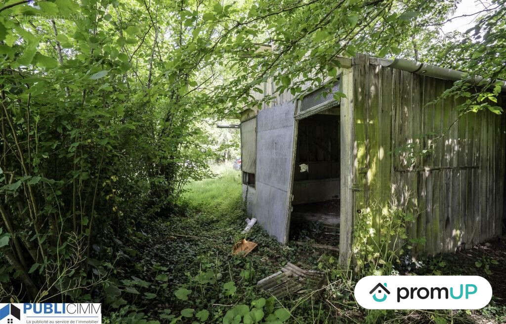 Terrain à SAINT-JUNIEN