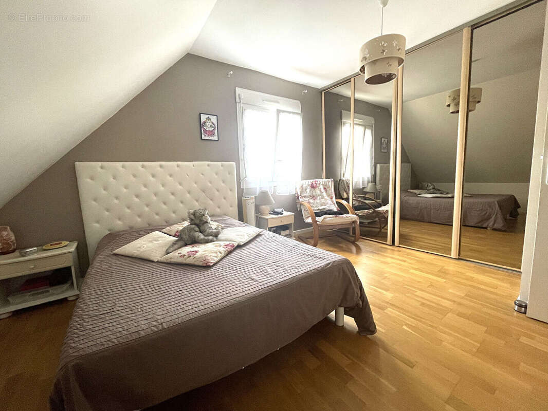 COMPROMIS SIGNE A L'AGENCE  Maison idéalement située de 5/6 pièces de  117 m² habitables sur un terrain de 600m² - photo 5