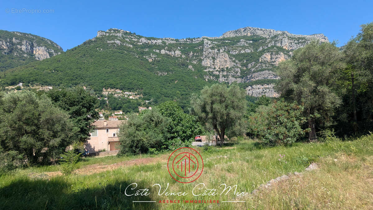Terrain à TOURRETTES-SUR-LOUP