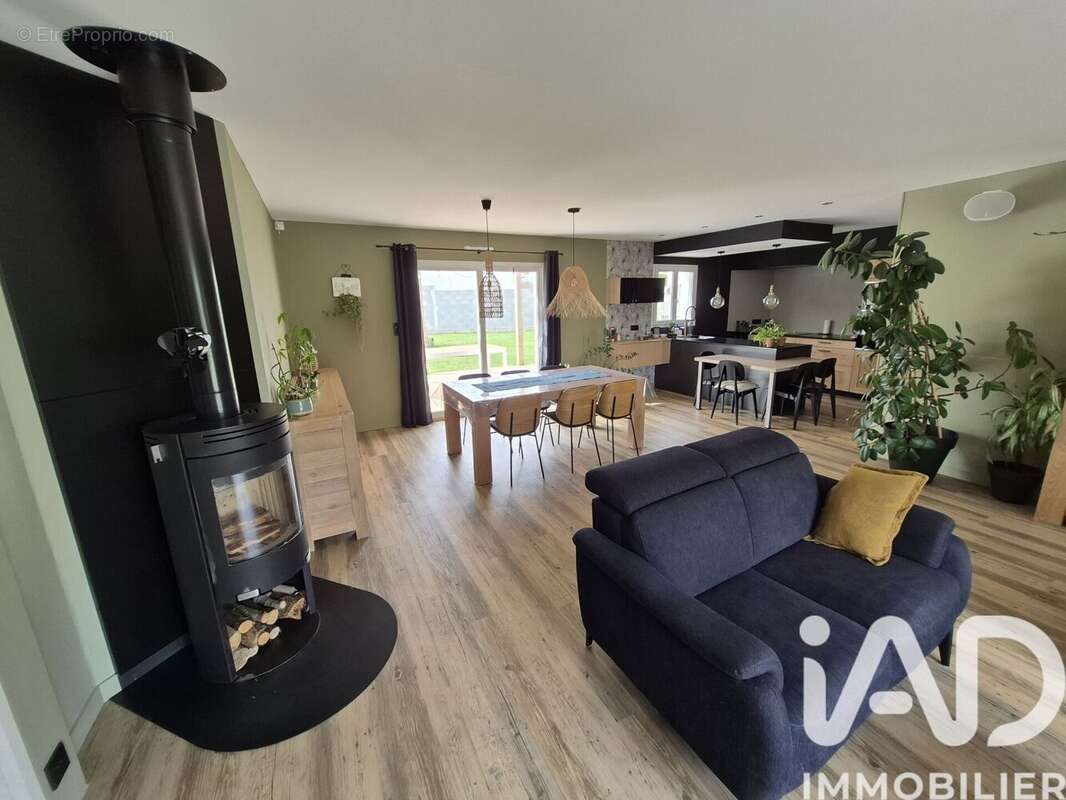 Maison 152 m² à Saint-Christophe-Sur-Roc  - photo 2