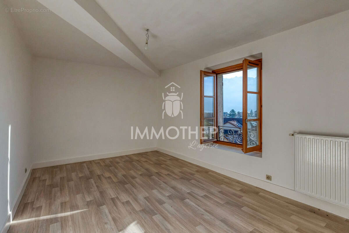 Appartement à SAINT-NAZAIRE-LES-EYMES