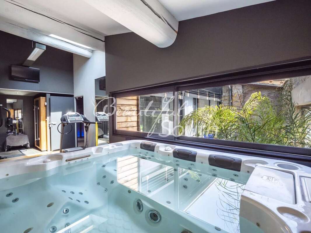 Maison à SAINT-LAURENT-DE-LA-SALANQUE