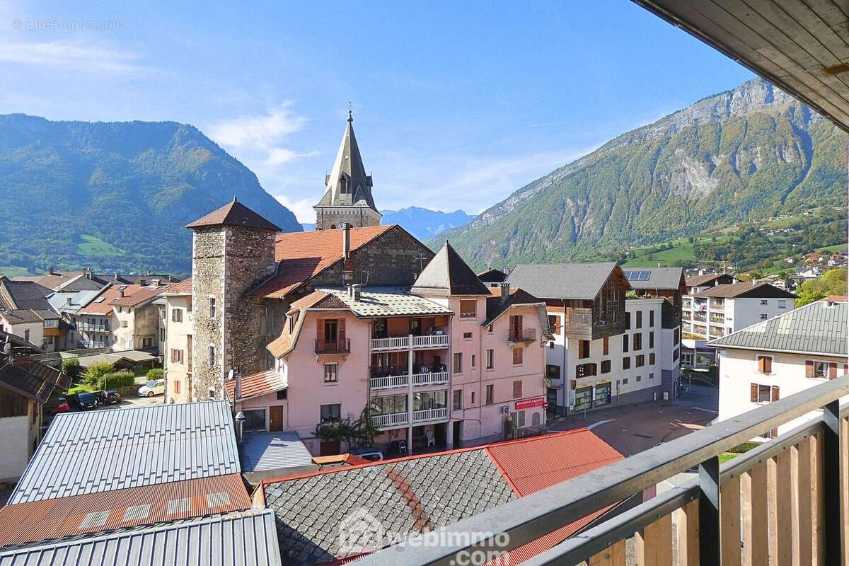 ... Qui ouvre aussi sur un balcon bien exposé - Appartement à UGINE