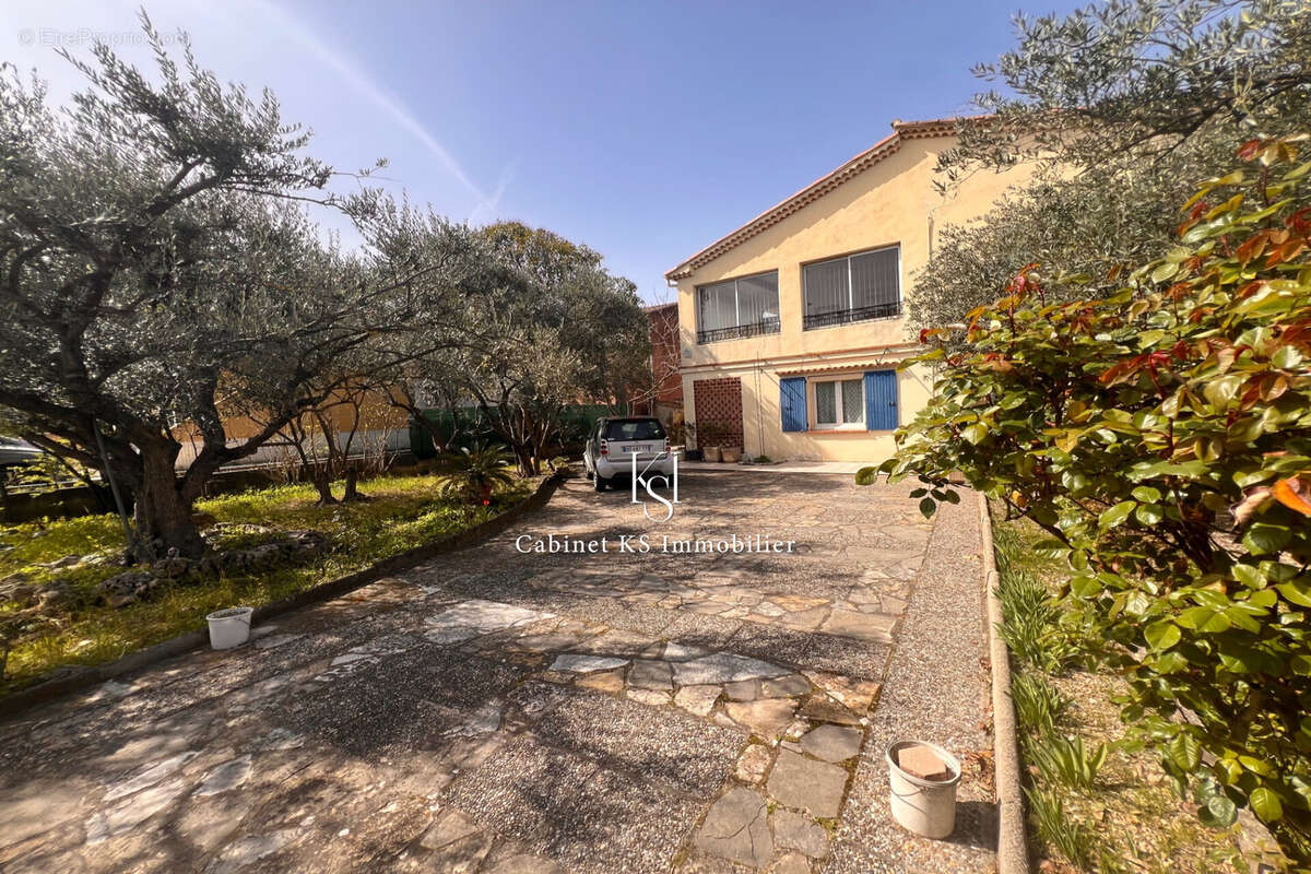 Maison 7 pièces 193 m² à vendre à Saint-Maximin-La-Sainte-Baume (83470) - photo 2