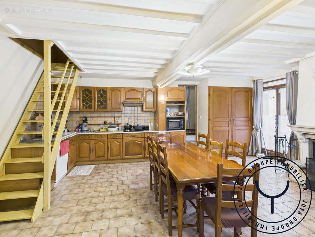 Maison à MAIZIERES-LA-GRANDE-PAROISSE