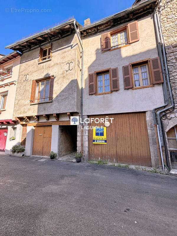 Maison à ENTRAYGUES-SUR-TRUYERE