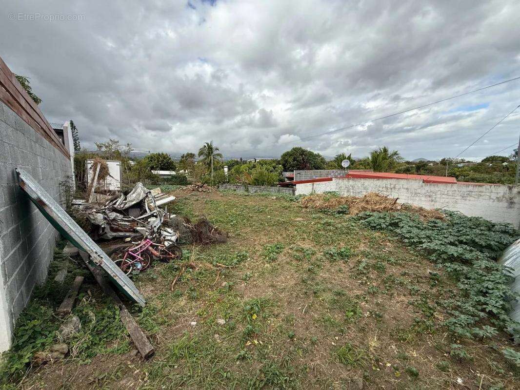 Terrain à SAINT-PIERRE