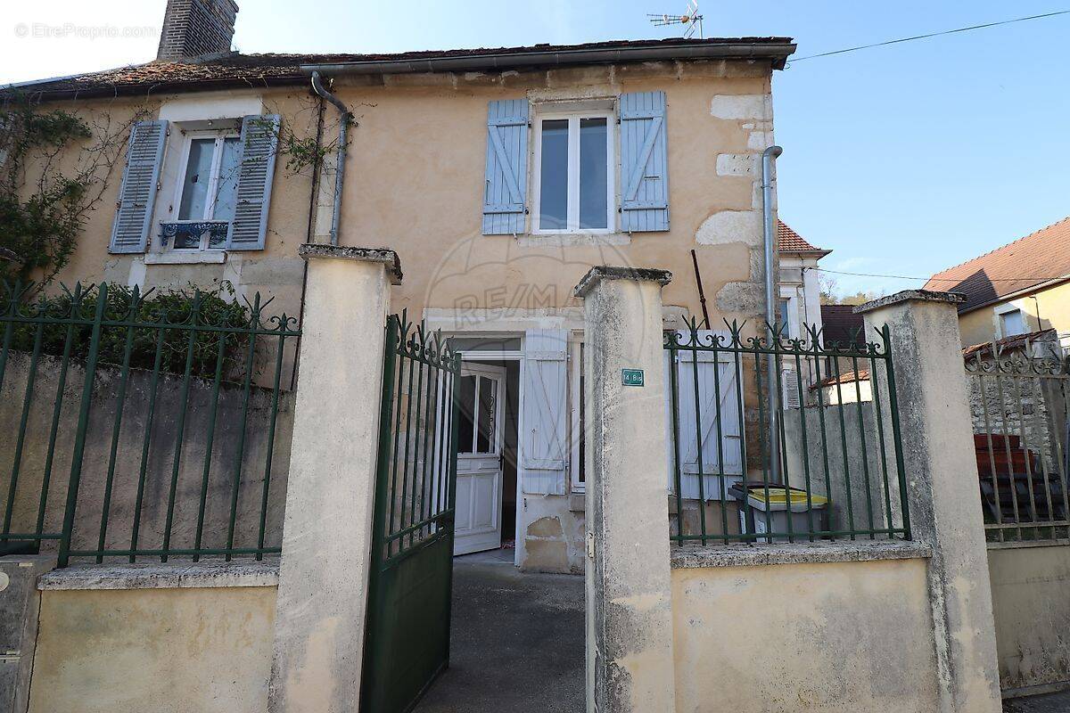 Maison à CHARENTENAY