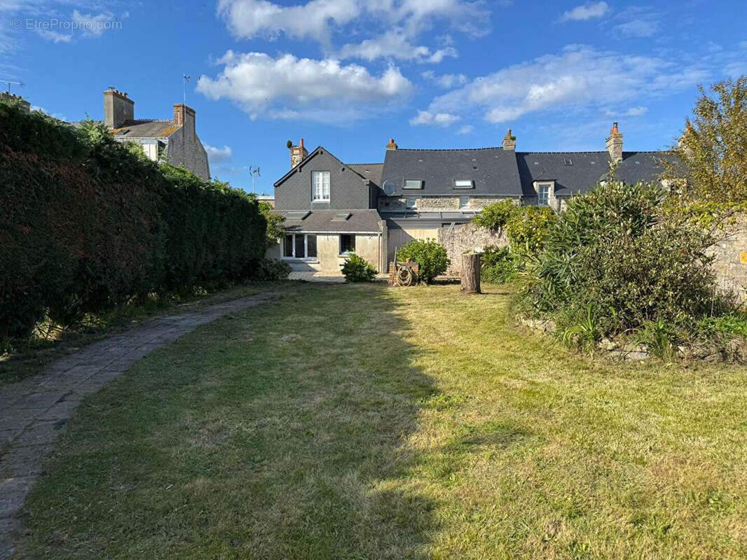 Maison à SAINT-VAAST-LA-HOUGUE