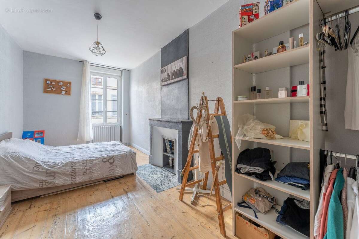 Grande maison de ville avec 6 chambres, dépendance sur deux niveaux et jardin - photo 9