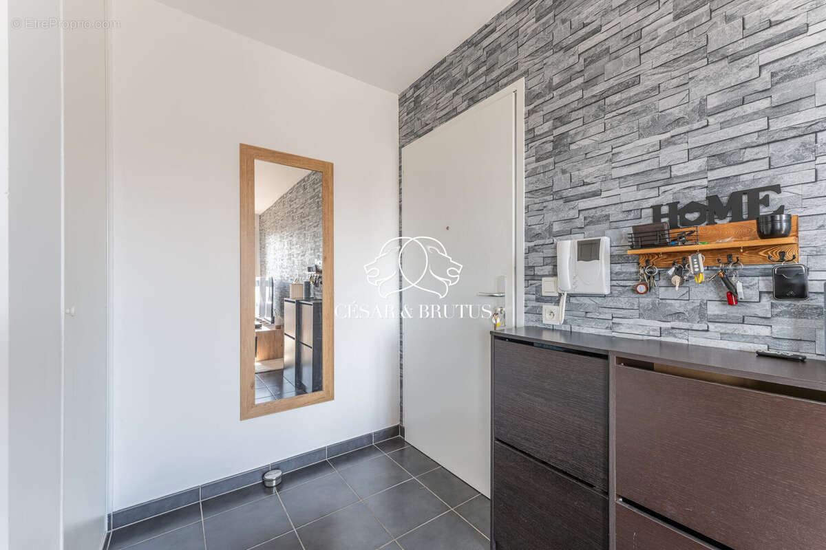 Appartement 72 m² à Venissieux  - photo 4