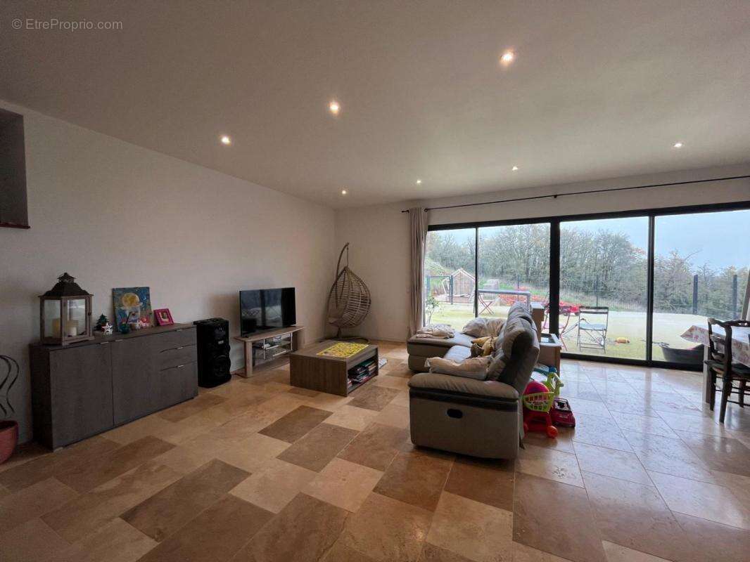 Maison à SAINT-DENIS-LES-MARTEL