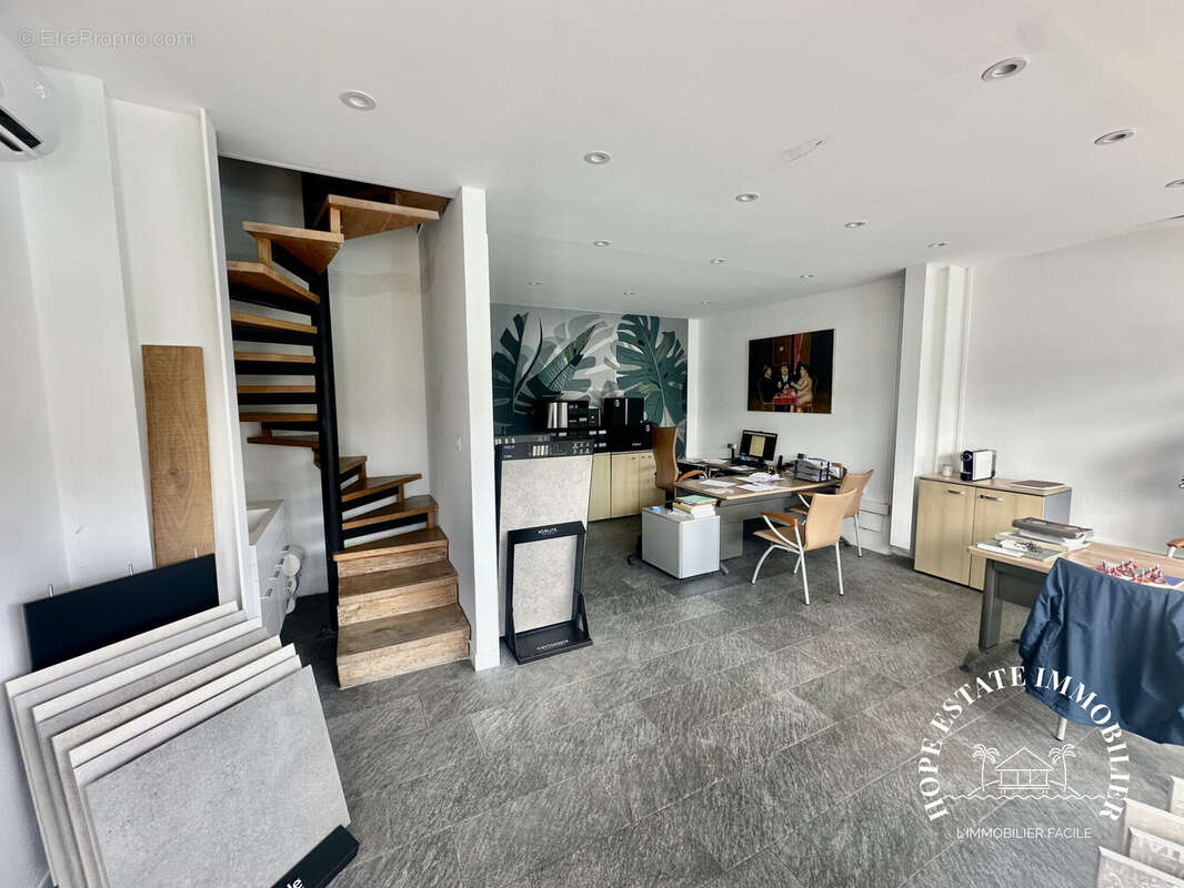 Commerce 755 m² à Saint-Martin  - photo 6