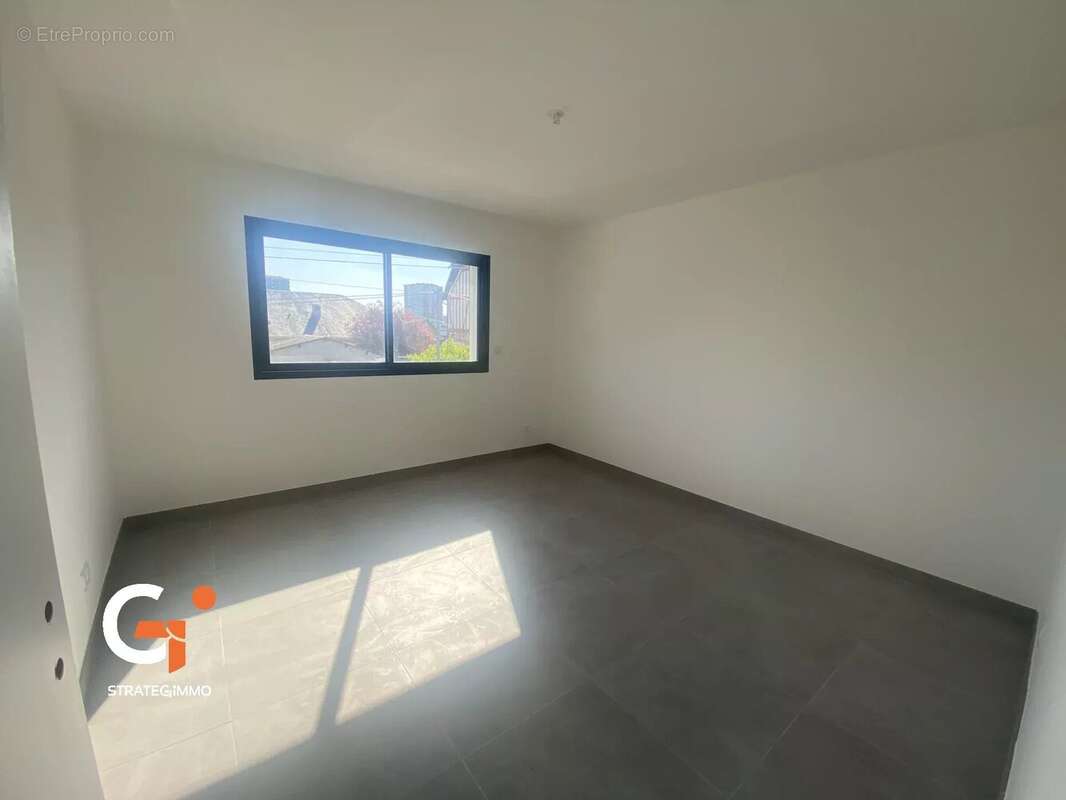 Maison à SAINT-ETIENNE-DU-ROUVRAY