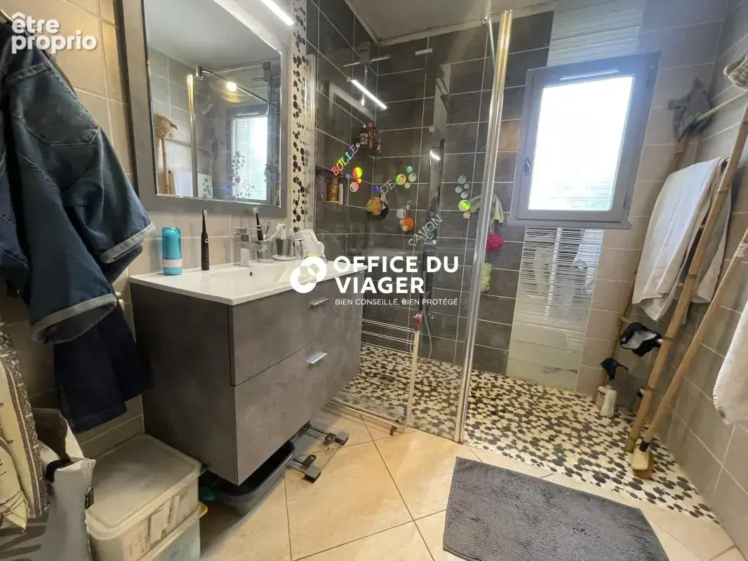 Maison - 184,37 m² - 5 pièces - photo 10