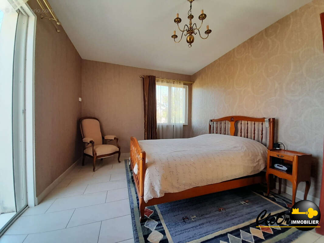 Maison 245 m² à Saint-Usage  - photo 6