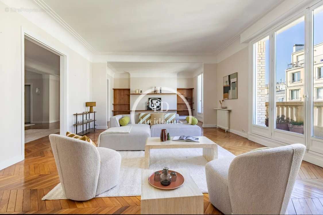 Appartement à PARIS-16E