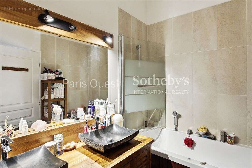 Appartement à LEVALLOIS-PERRET
