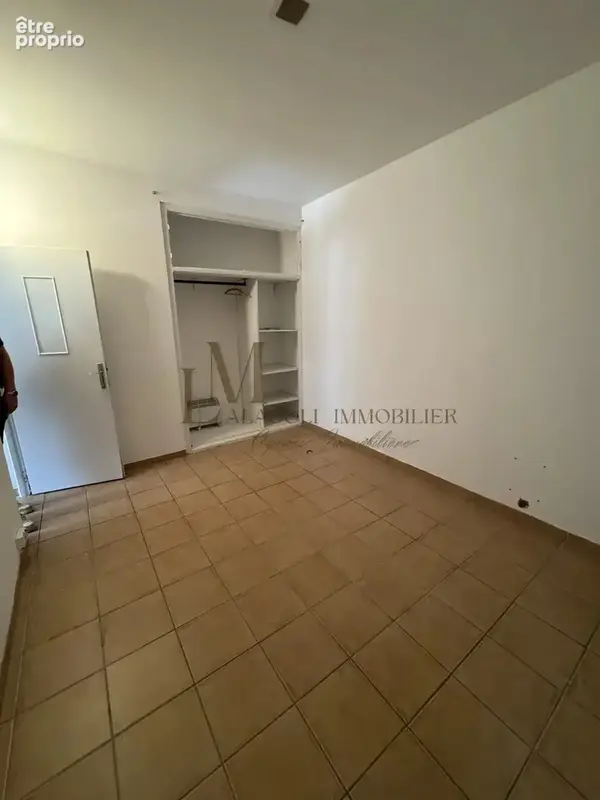 SARTENE - Ensemble immobilier T3 / T3 / T2 + Terrain constructible. - photo 7
