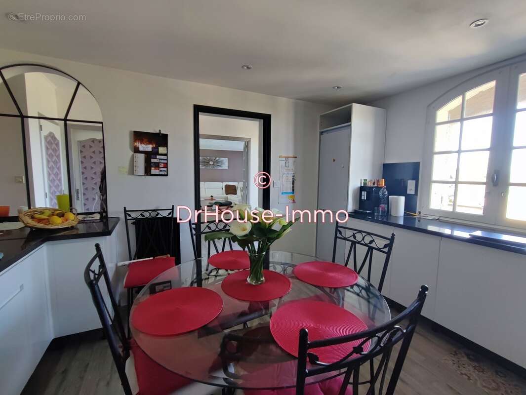 Maison à ROULLET-SAINT-ESTEPHE