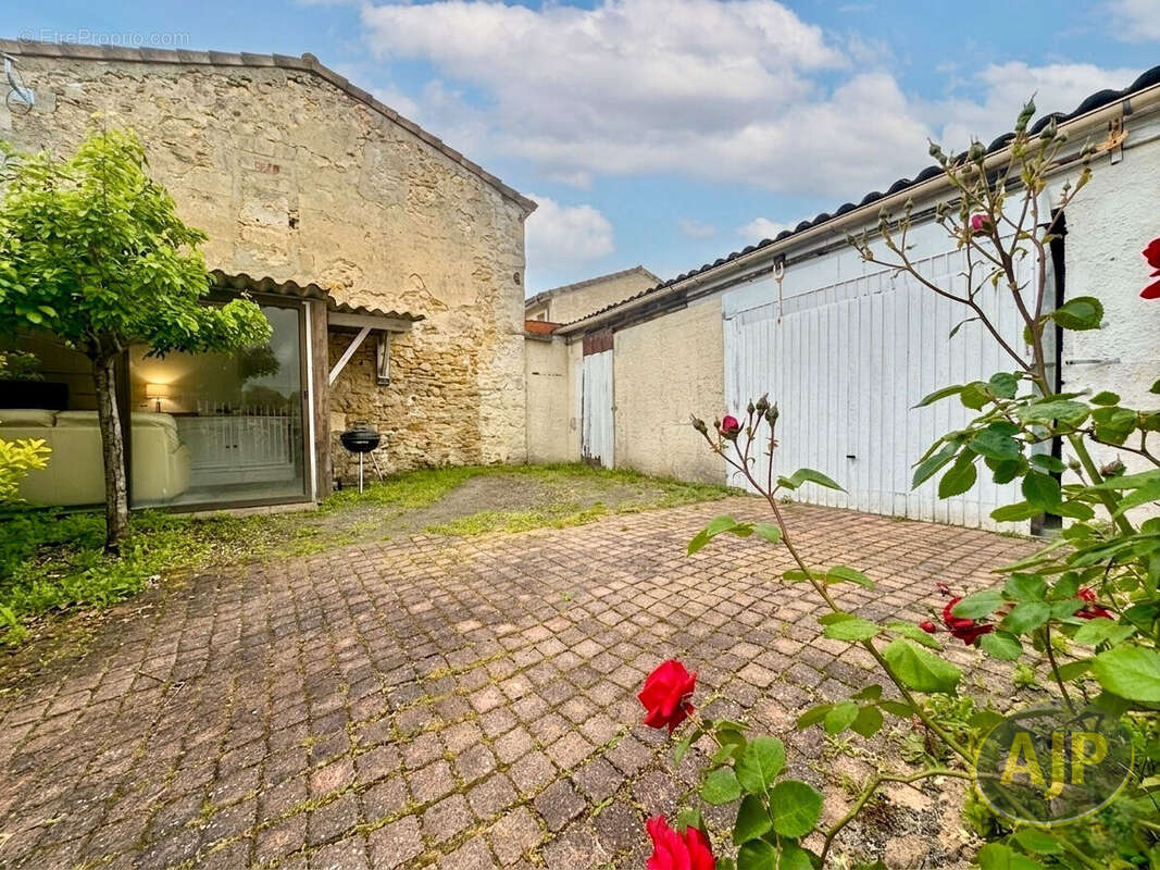 Maison à CUSSAC-FORT-MEDOC