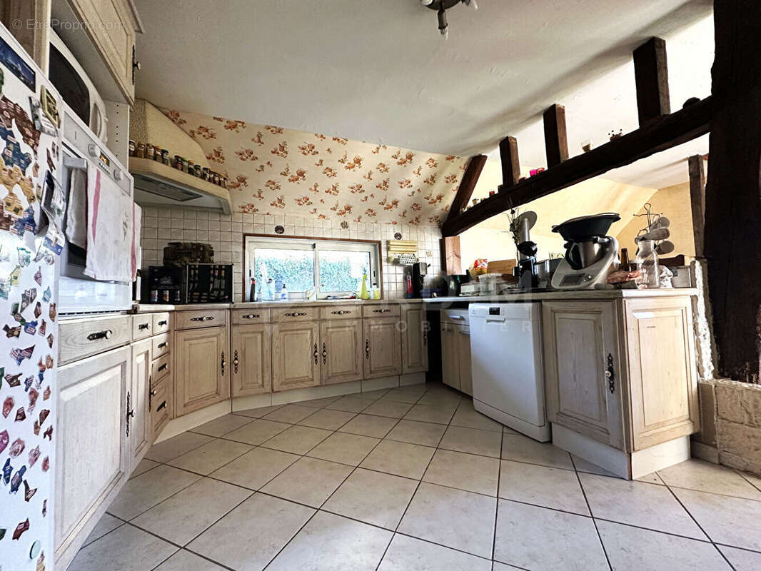 Maison à LA CELLE-SAINT-CYR