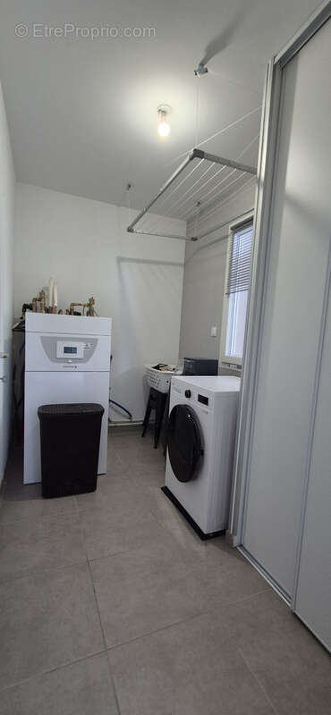 Maison à LA CHAPELLE-DE-LA-TOUR