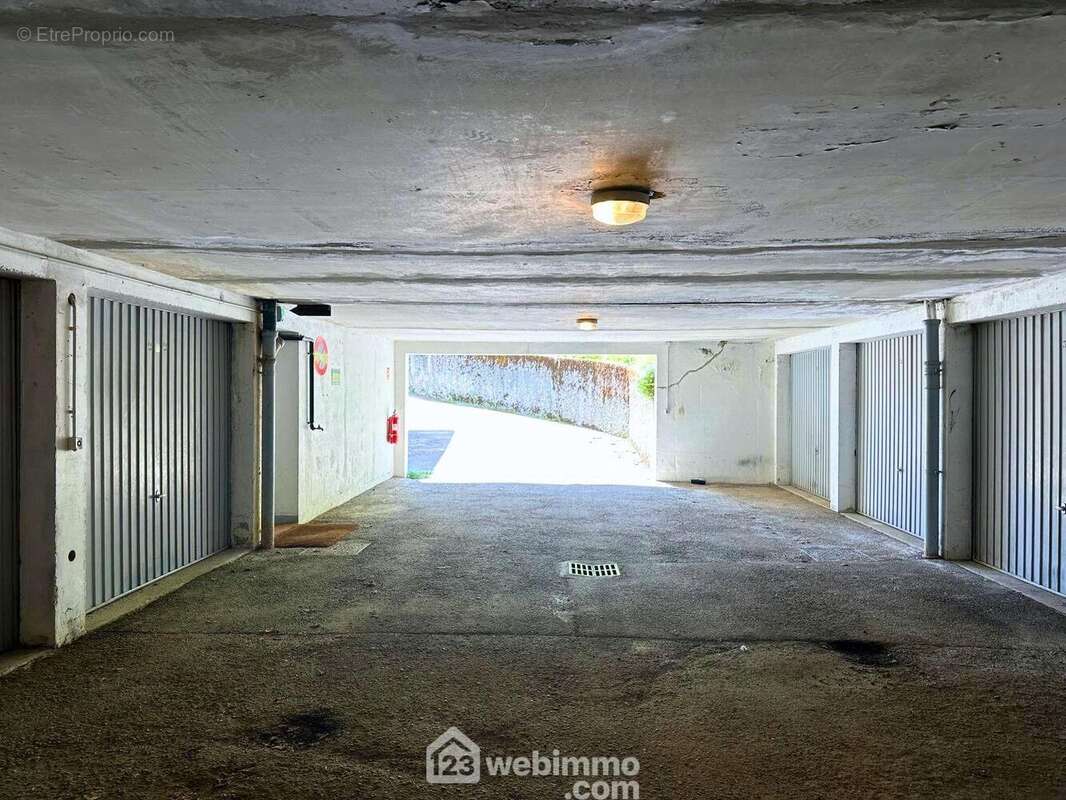 situé sur les hauteurs de Notre-Dame-de-Bellecombe (73). - Parking à NOTRE-DAME-DE-BELLECOMBE