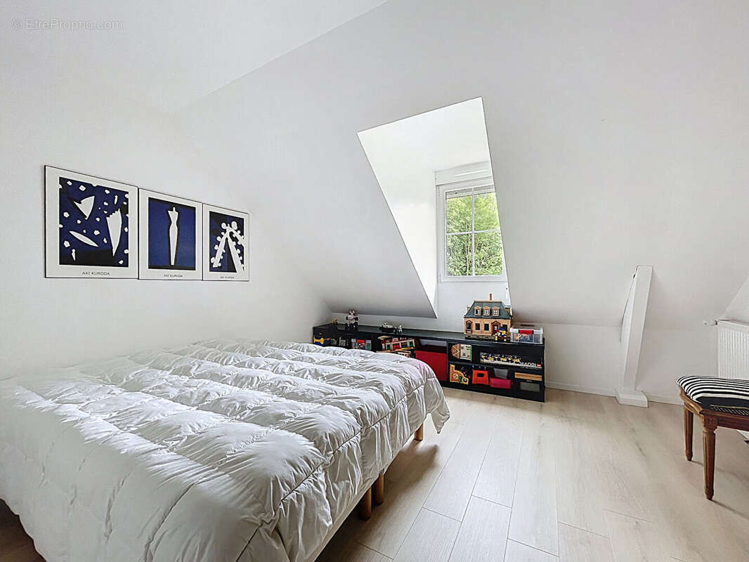 Villa 196m2 4 chambres séjour cathédrale jardin 1043m2 - Santeny - photo 11