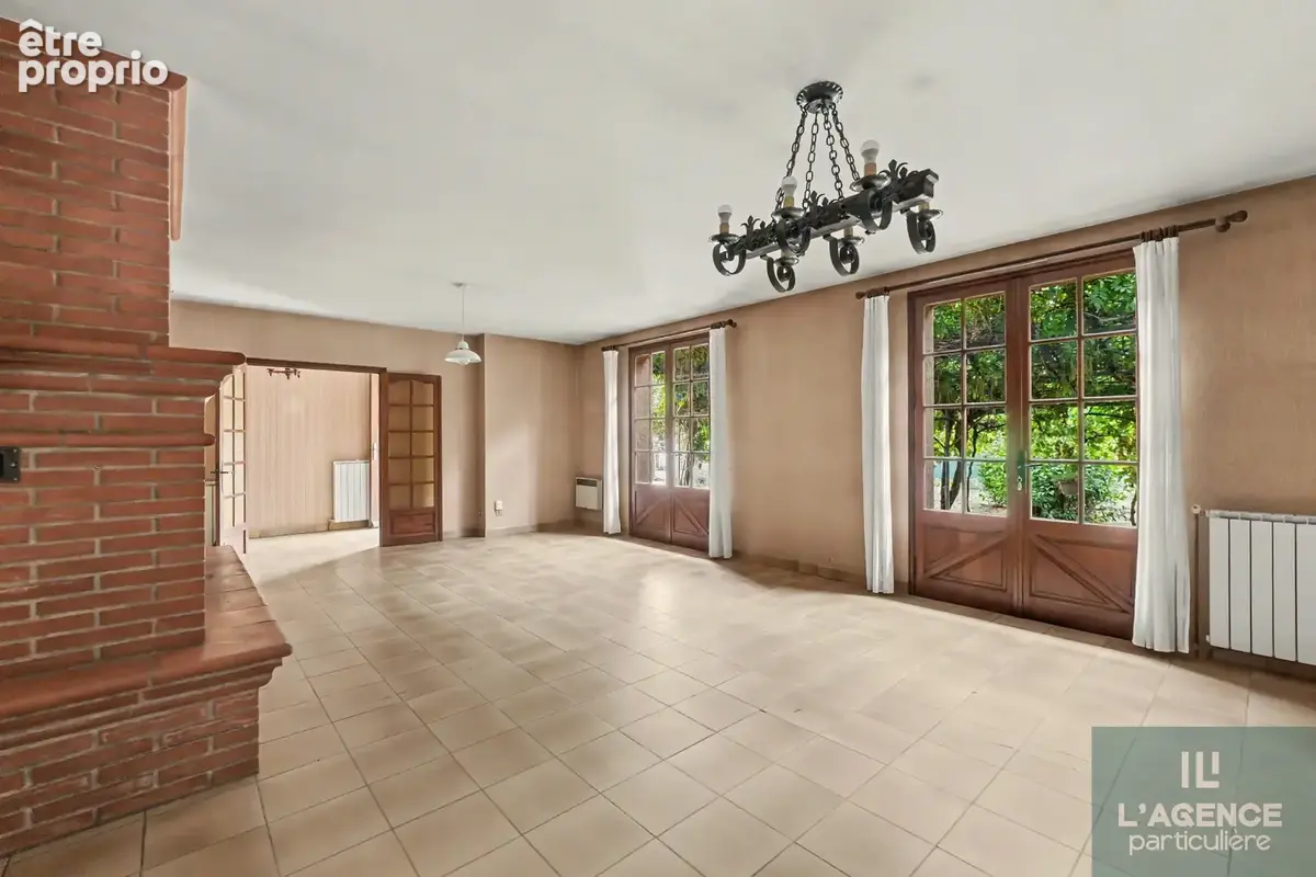 Maison T5 de 145 m2 avec comble de 152 m2 et sous-sol de 157 m2 sur un terrrain arboré de 2500 m2 - photo 3